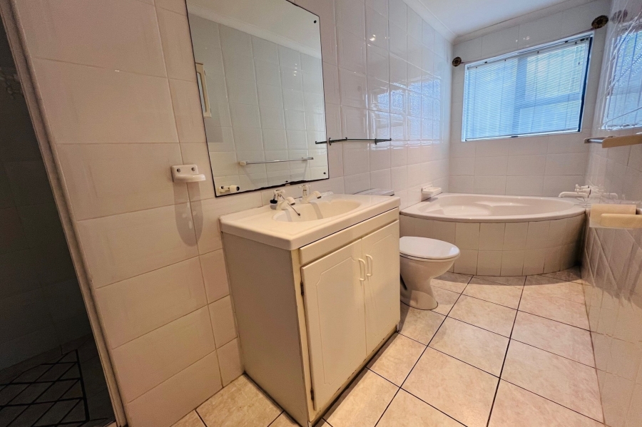 To Let 4 Bedroom Property for Rent in Parow Golf Course Western Cape